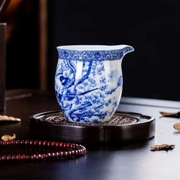 青花喜上眉梢公道杯