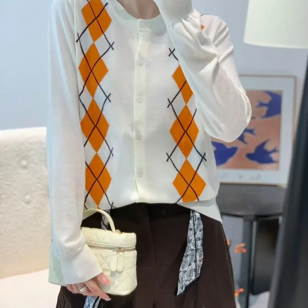 圆领撞色菱格设计单排扣长袖针织开衫上衣