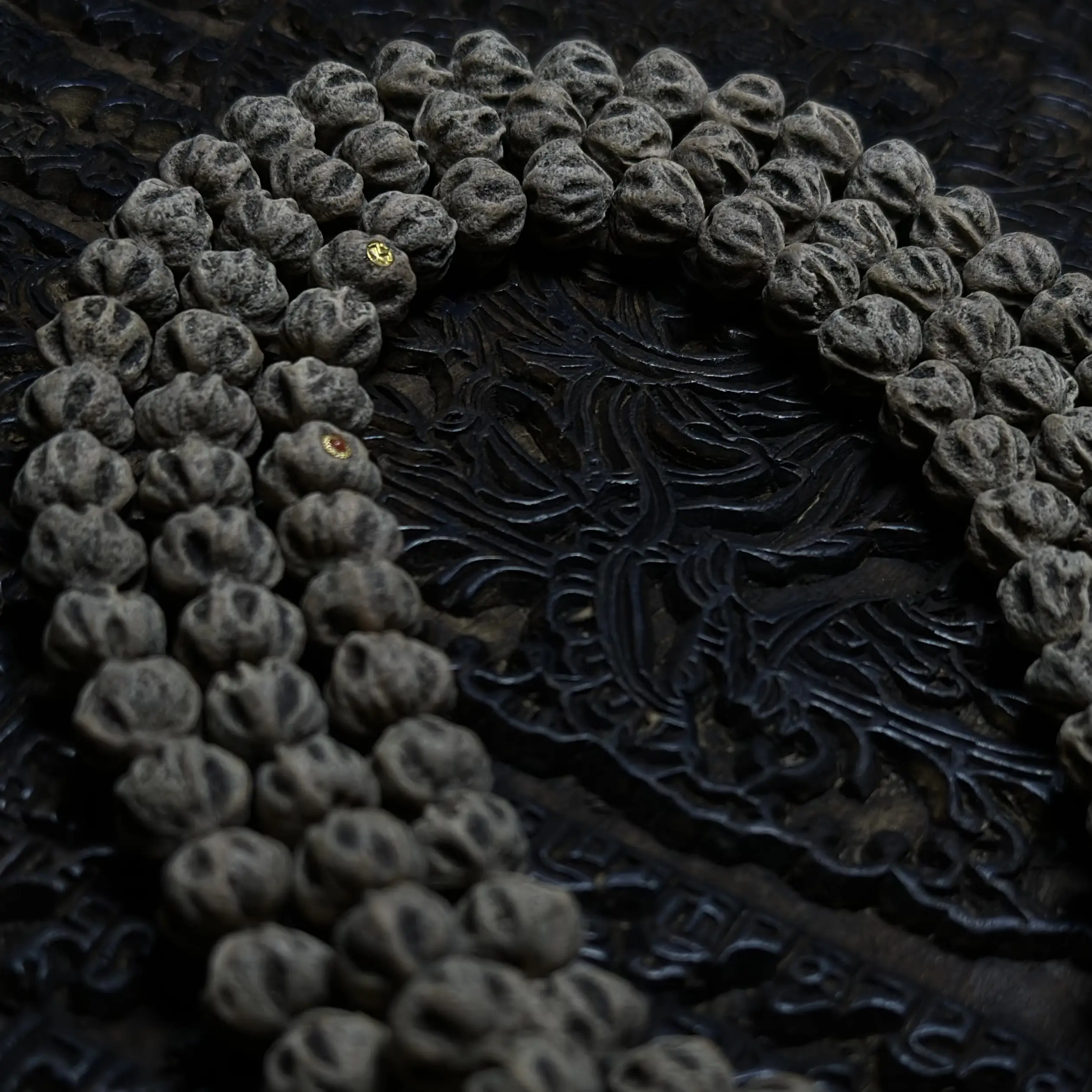 【蟒蛇】老树满鬼脸高油密热振百香籽文玩脖挂长串