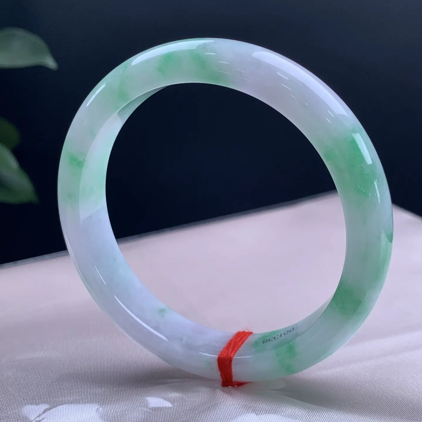 编号001338A绿色飘绿高冰美人镯测量贵妃镯精美平安镯