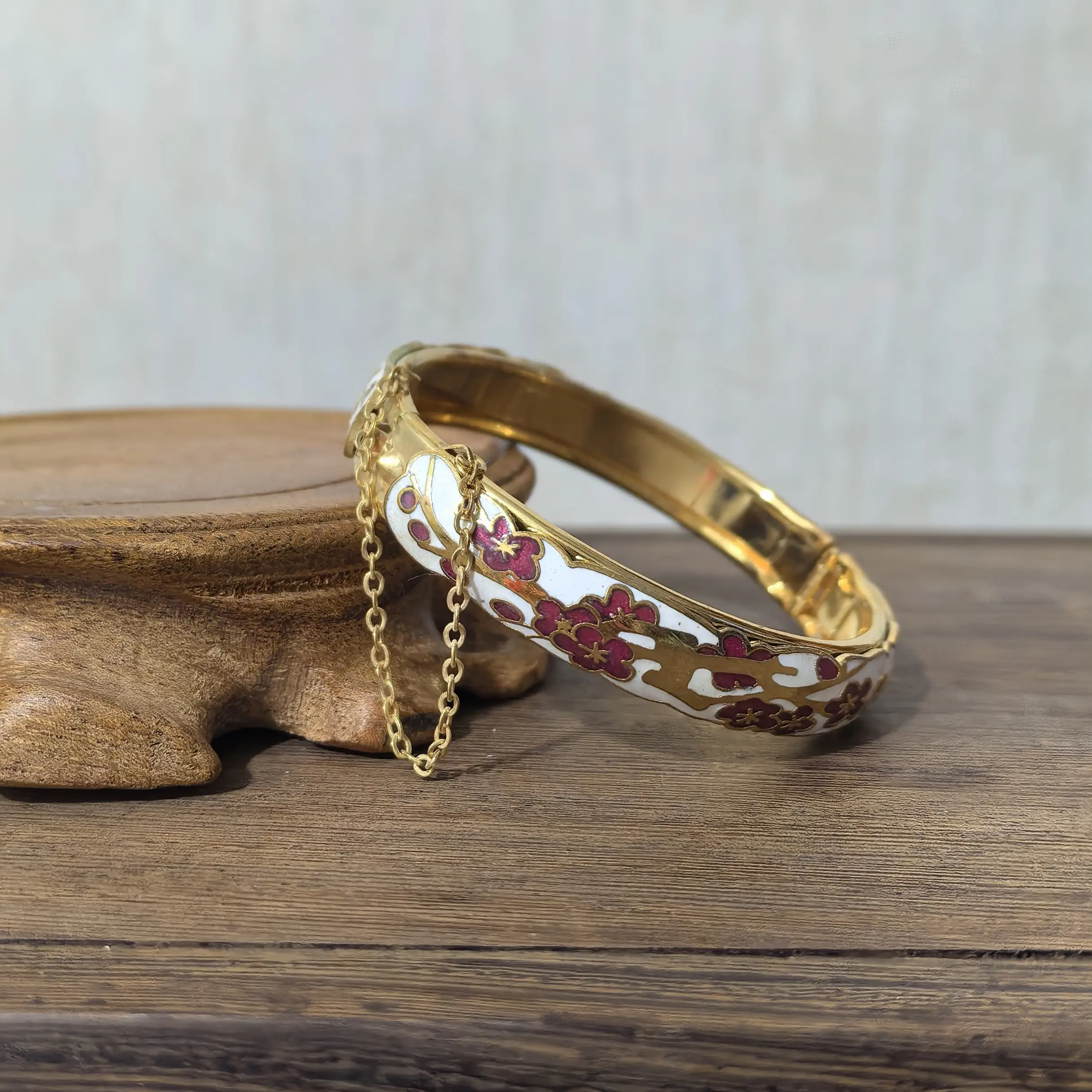 非物质文化景泰蓝手镯。椭圆形。54.4 mm乘61.3mm