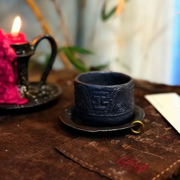 柴烧紫砂泥手捏重工雕刻青铜主人杯（不包括杯垫）