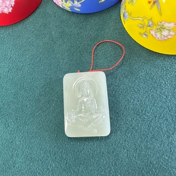 且末青白玉吊坠（观音）