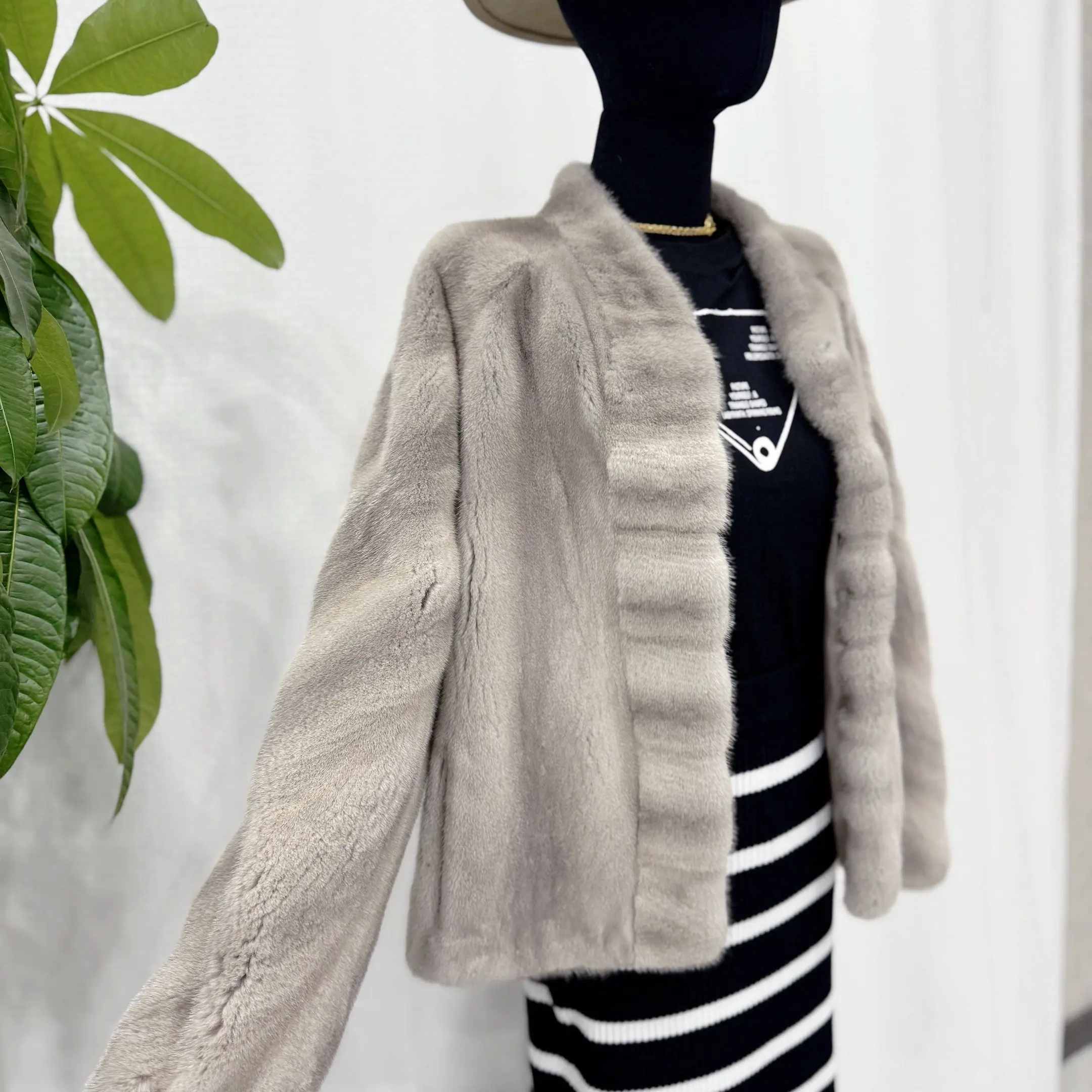 V领短款时尚百搭草外套女整貂天鹅绒母貂皮大衣 衣长60厘米