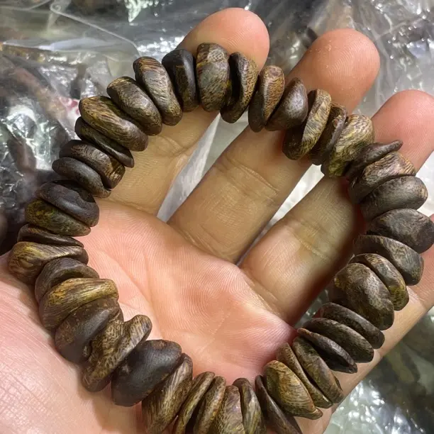 沉香沉水包壳单圈手串保38克➕多样性发一