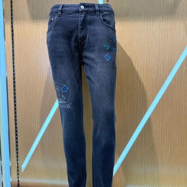 R9000上新蓝色元素设计刺绣时尚感男士修身小脚牛仔裤48032949