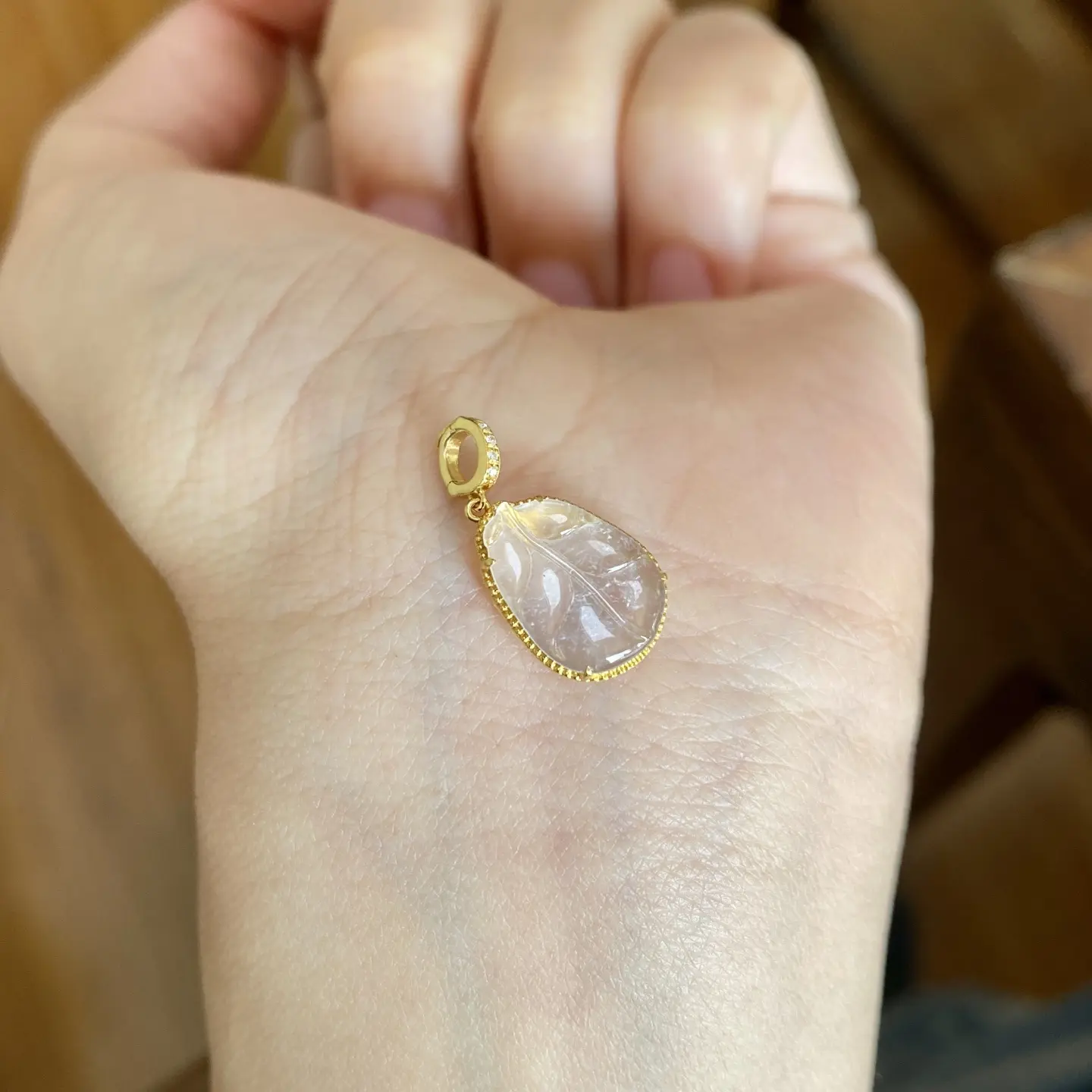 18k金镶玻璃底翡翠叶子吊坠