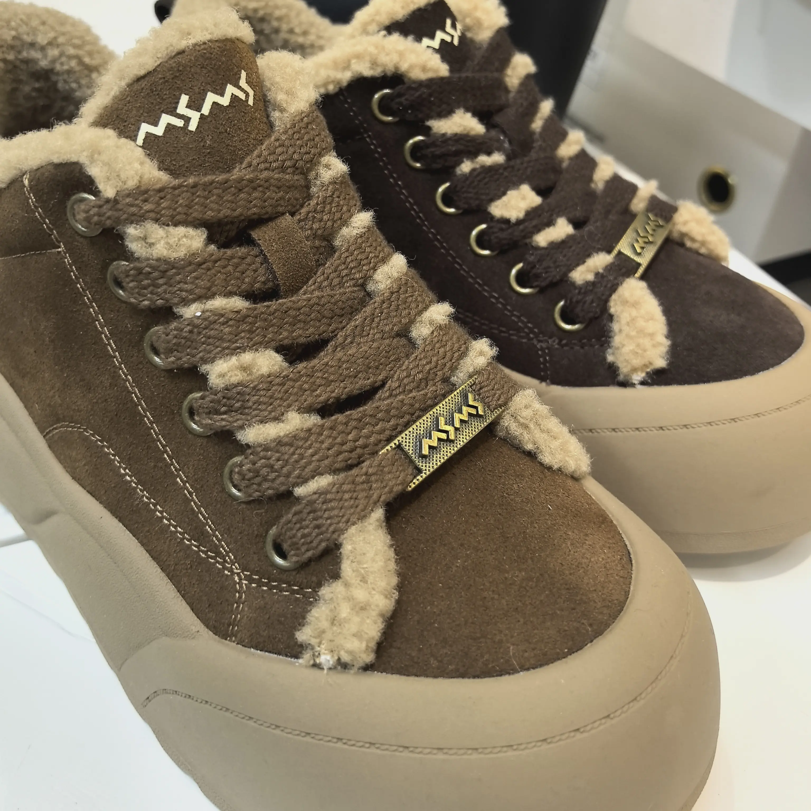 冬季新款保暖百搭厚底加绒高帮时尚女鞋