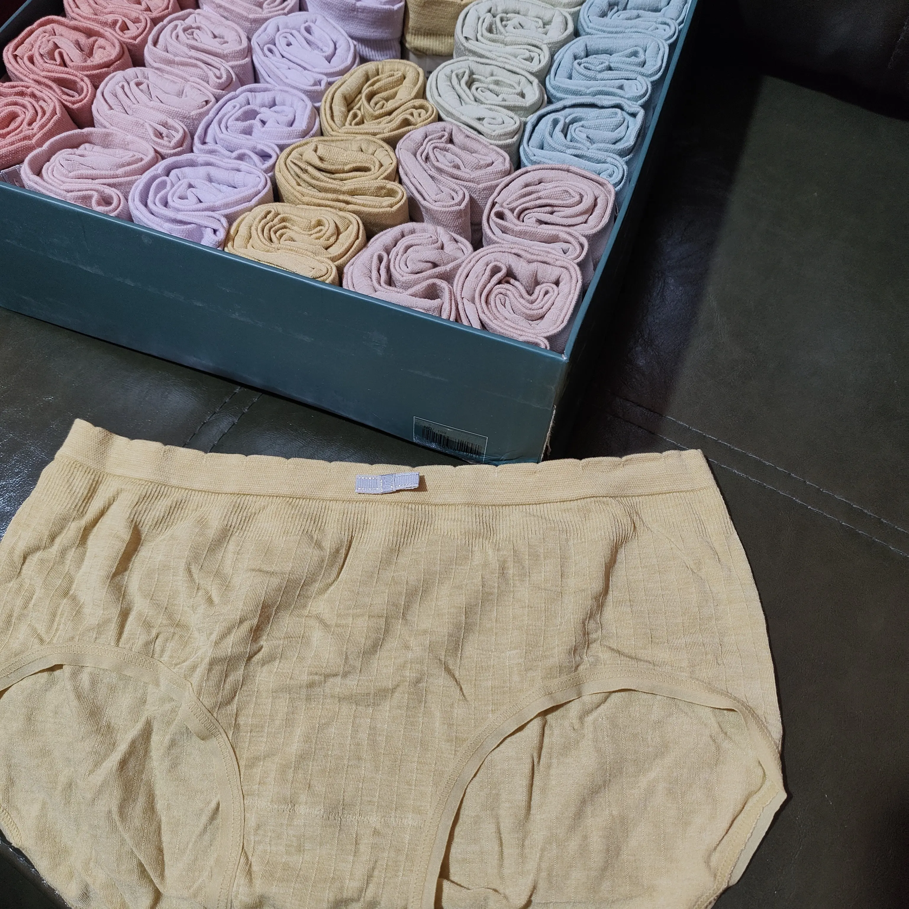 女士3条装中版三角内裤无缝透气舒适中腰包臀