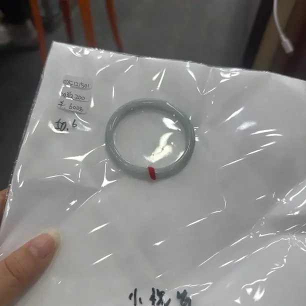 镯子翡翠手镯时尚