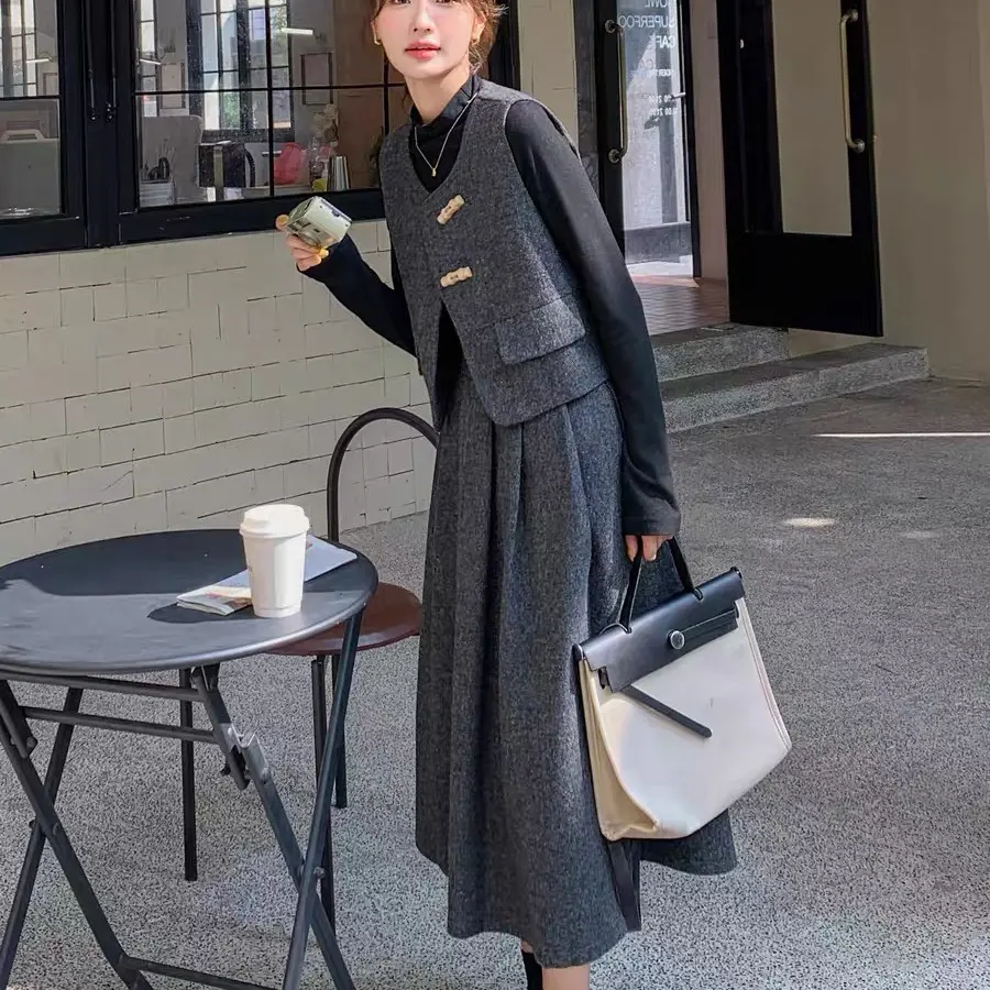 【晶晶推荐】灰色洋气小香风马甲打底衫半身裙女秋季高级感时尚套装