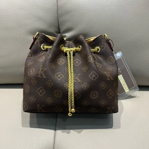 复古百搭水桶包女单肩斜挎手提包韩系轻奢时尚2025独特漂亮包包