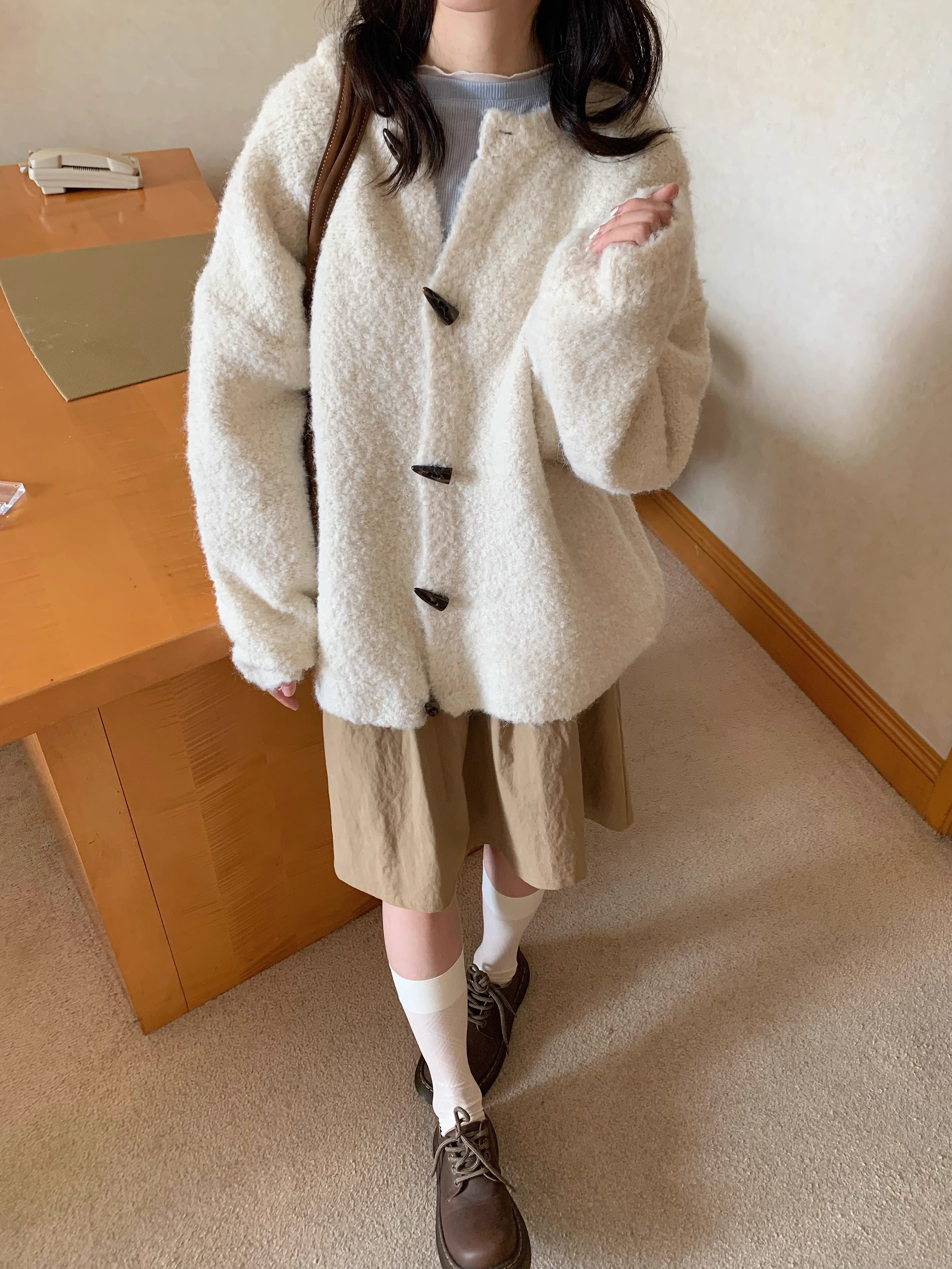 白色小个子牛角扣针织开衫女秋冬外穿高级慵懒风宽松软糯毛衣外套