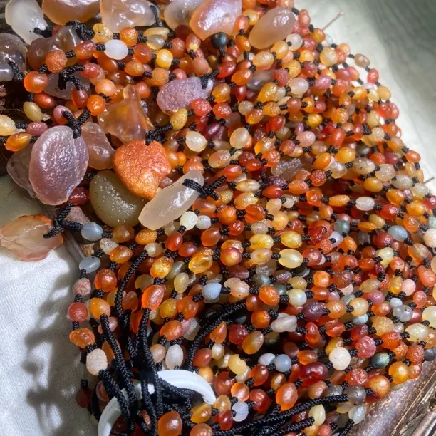 阿拉善多彩玛瑙原石圆珠长款秋冬流行百搭项链