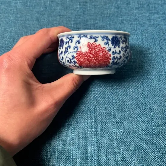 青花釉里红缠枝莲卢氏杯