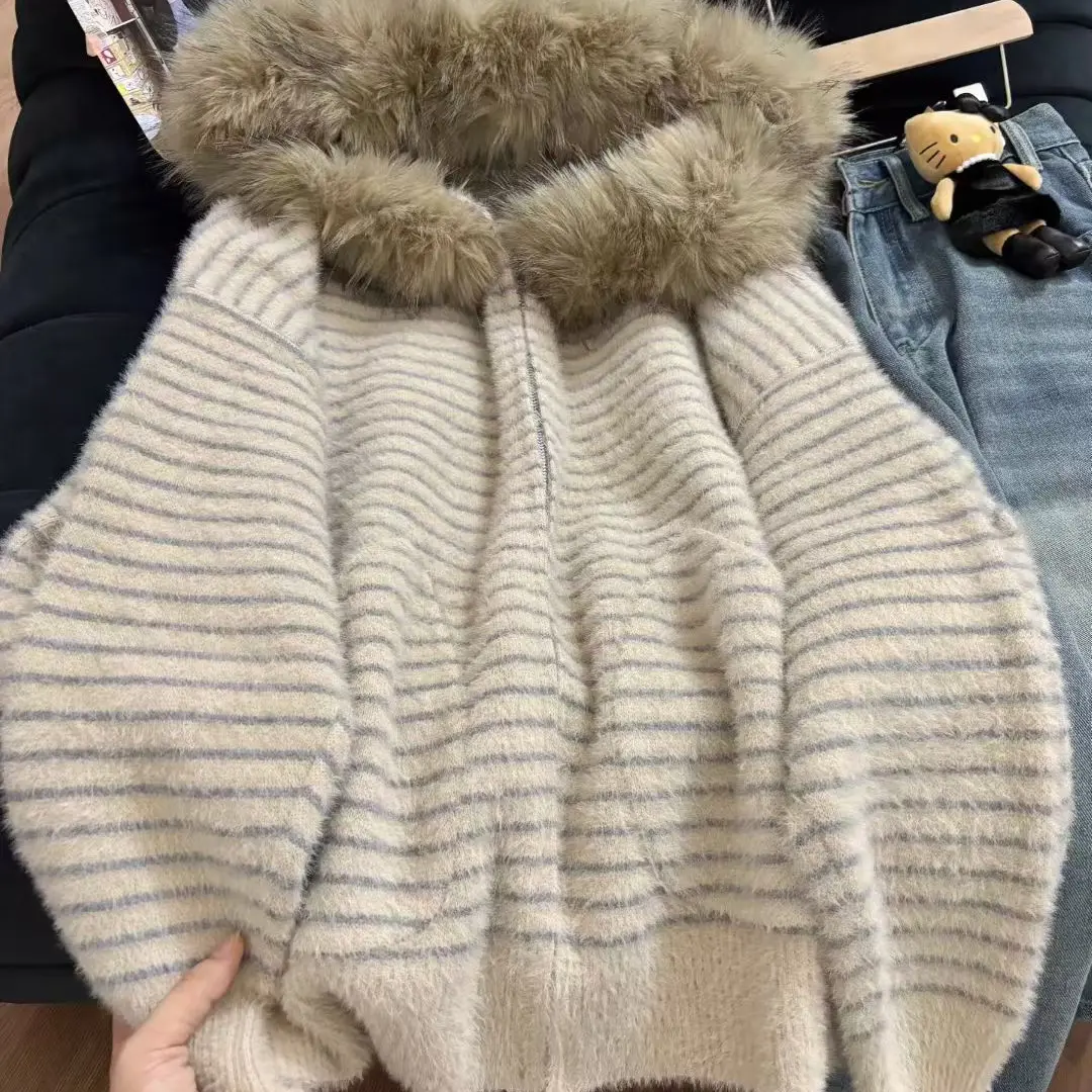 小菜衣～韩系连帽毛领条纹毛衣外套女冬季宽松慵懒加厚拉链上衣