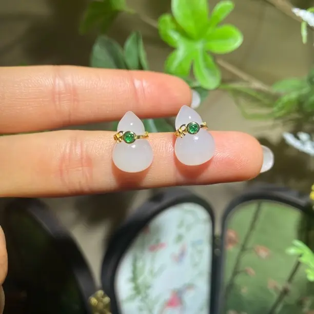 【橦芯珠宝】和田玉白冰葫芦耳钉