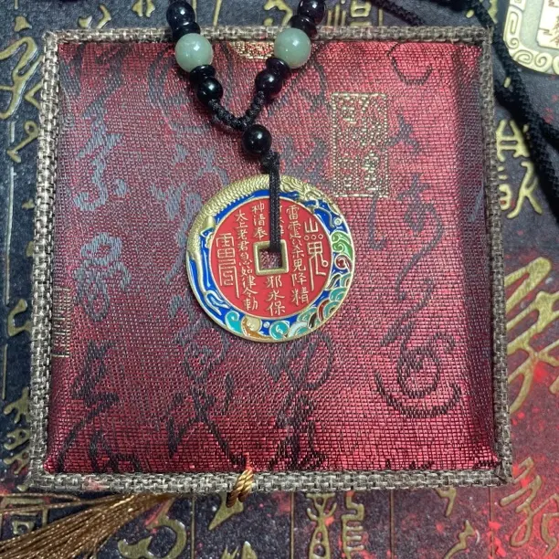 老师傅制作手工家居摆件珐琅山花龙腾四海