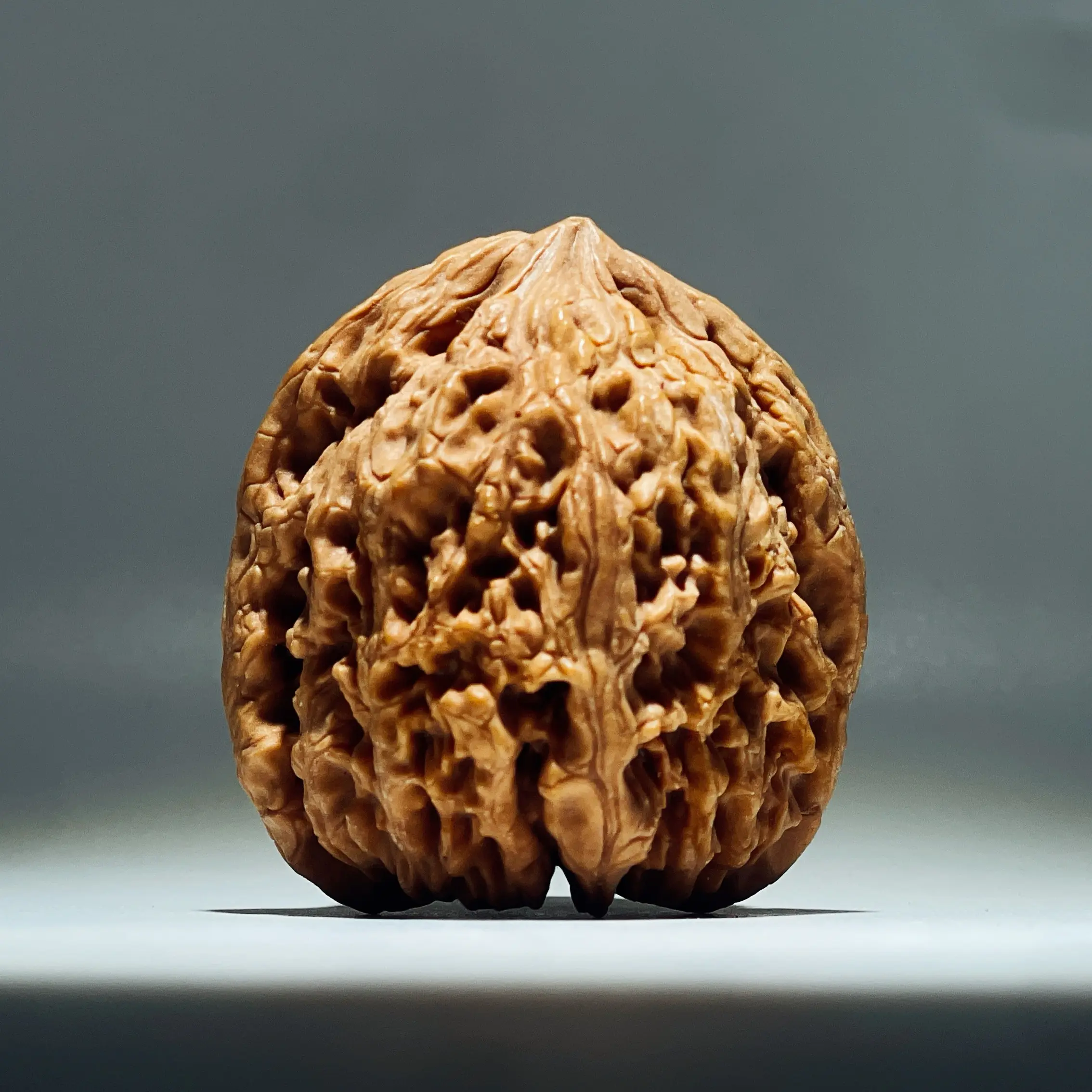 精品麒麟纹四座楼文玩核桃手把件