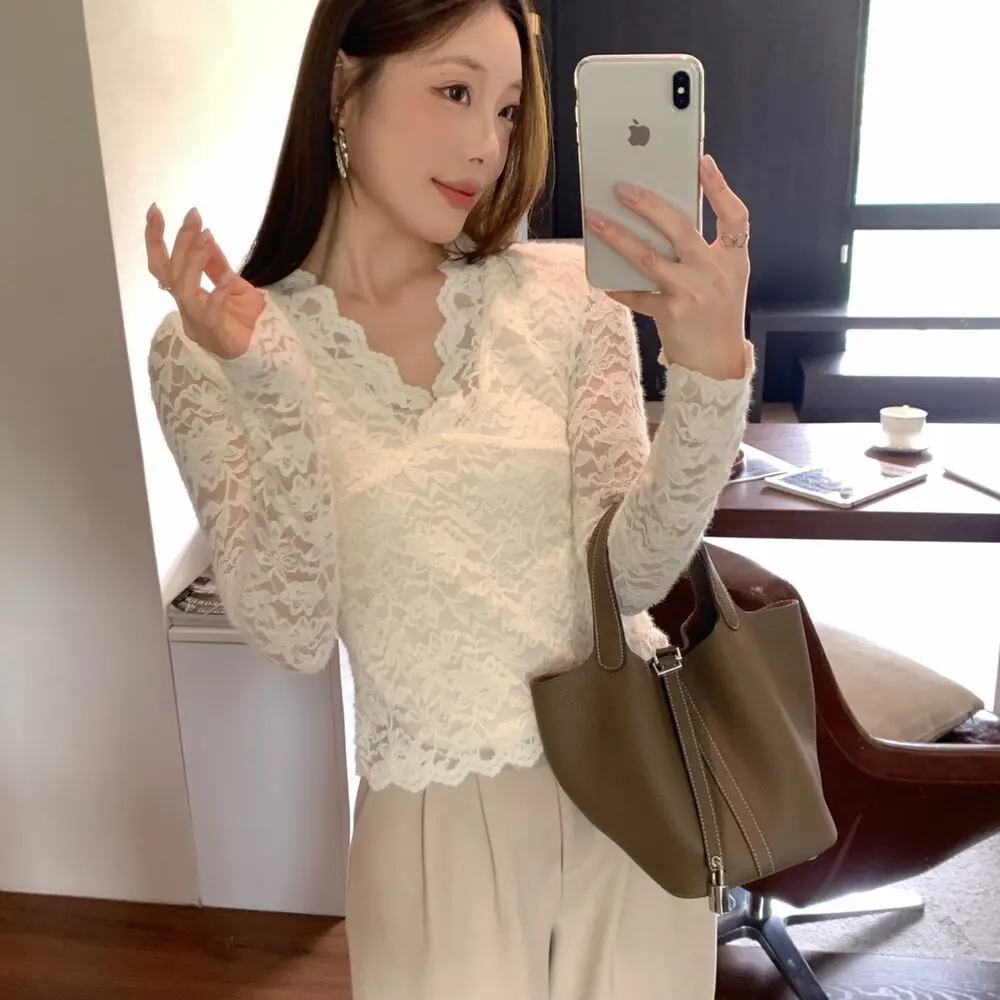 60213秋冬加绒加厚蕾丝V领修身性感风长袖内搭打底衫黑色显瘦