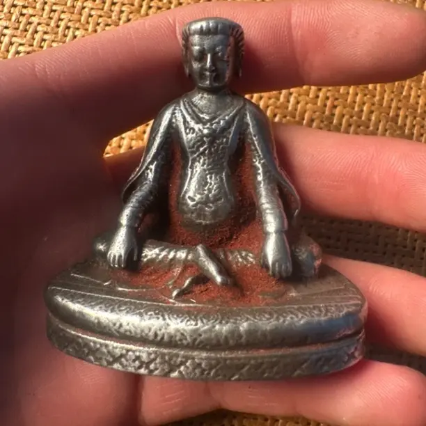 天铁陨铁口袋佛摆件释迦摩尼坐像