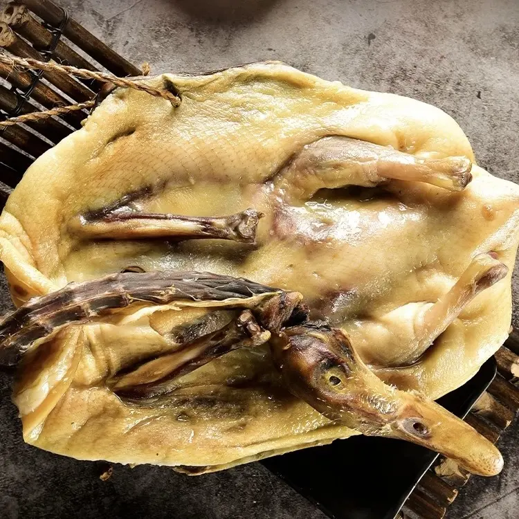 广宁农家自然风干原只腊鸭