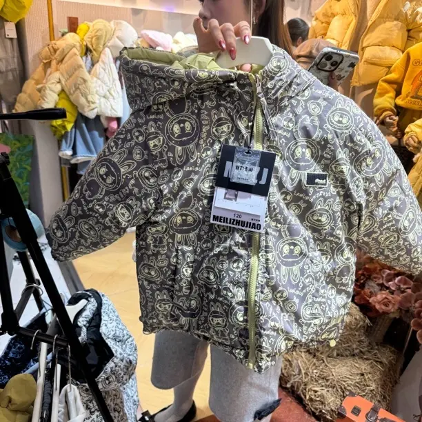 男童冬季加厚保暖连帽洋气时尚羽绒外套