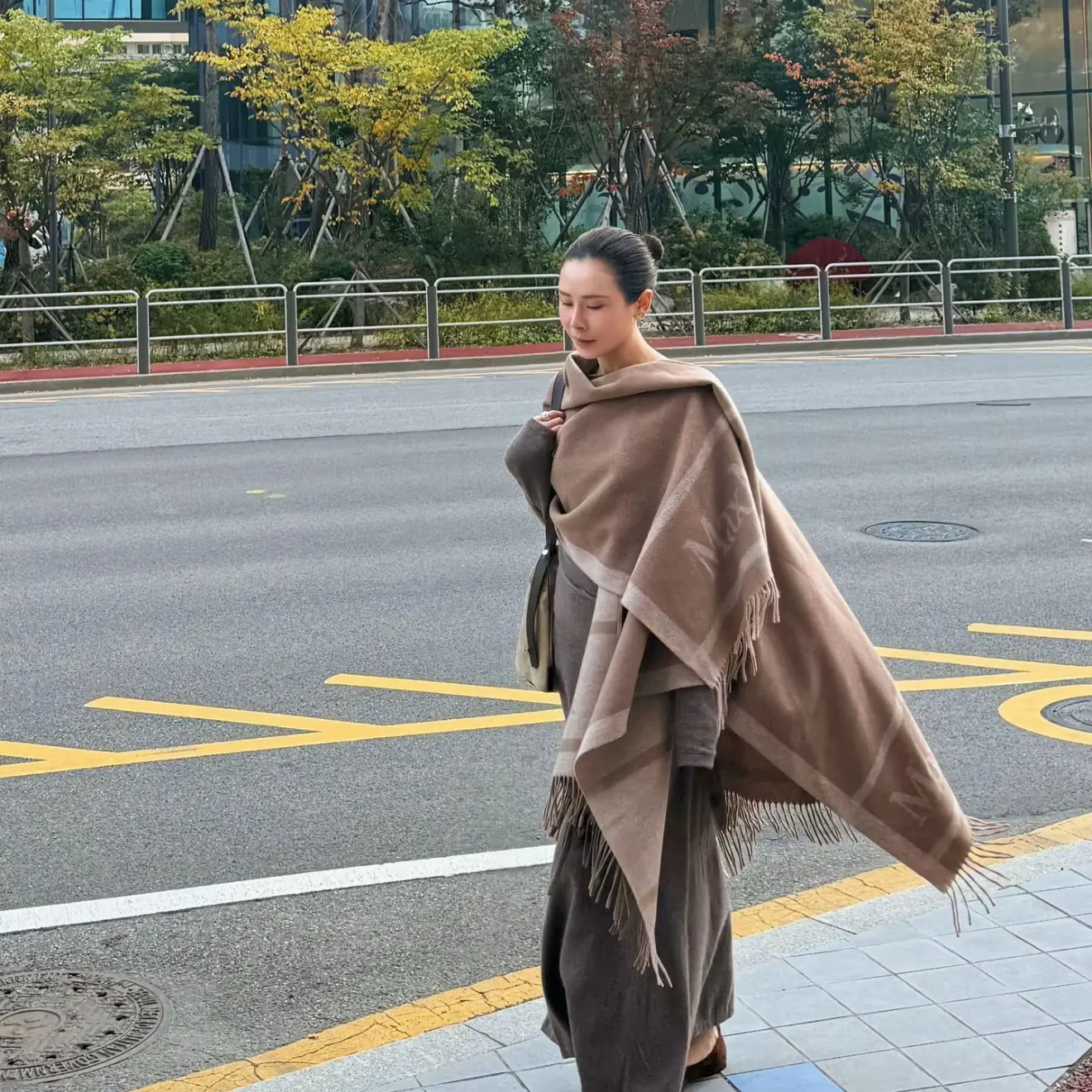 mm家“爱的冬令时”羊毛羊绒斗篷披肩 
