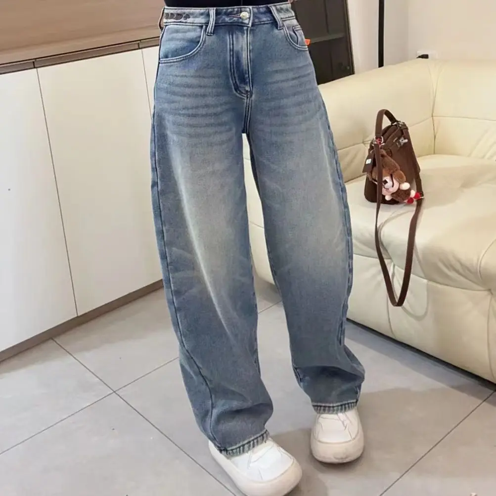 魏佳推荐-休闲水洗纹路柔软特色腰头弯刀加厚绒阔腿牛仔裤22771