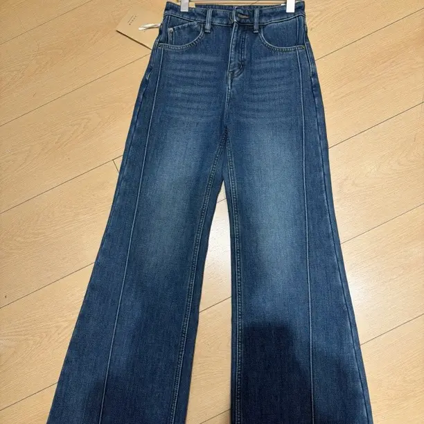 秋冬新款高腰加绒显瘦直筒喇叭牛仔裤