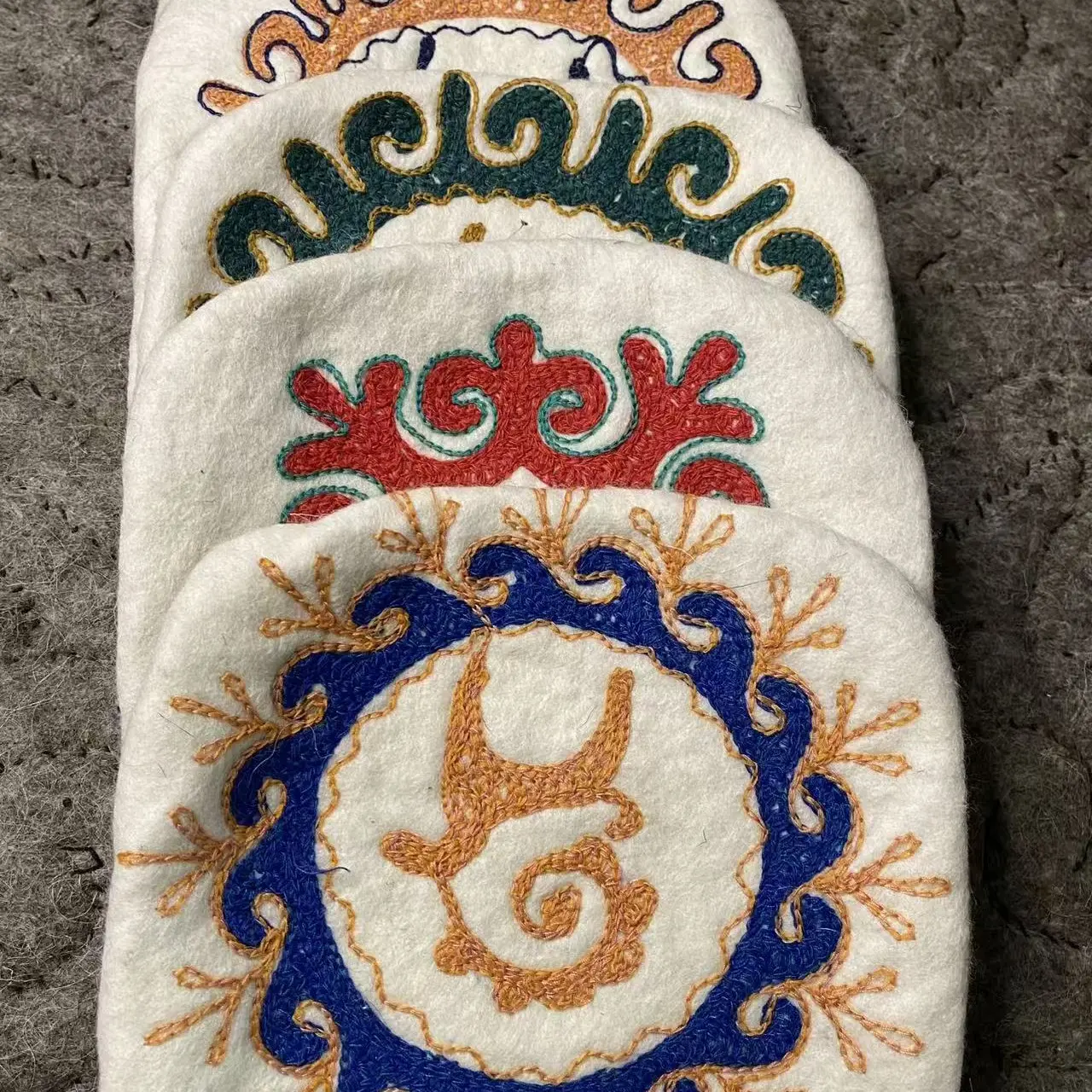 民族风羊毛刺绣挎包