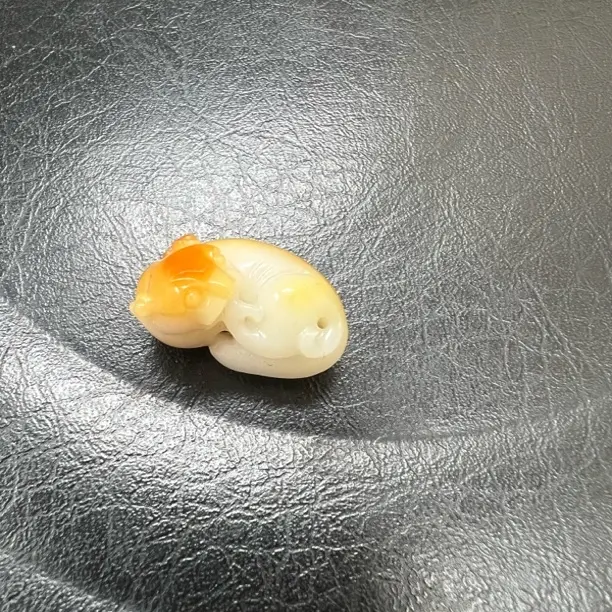 和田玉黄白玉种小貔貅