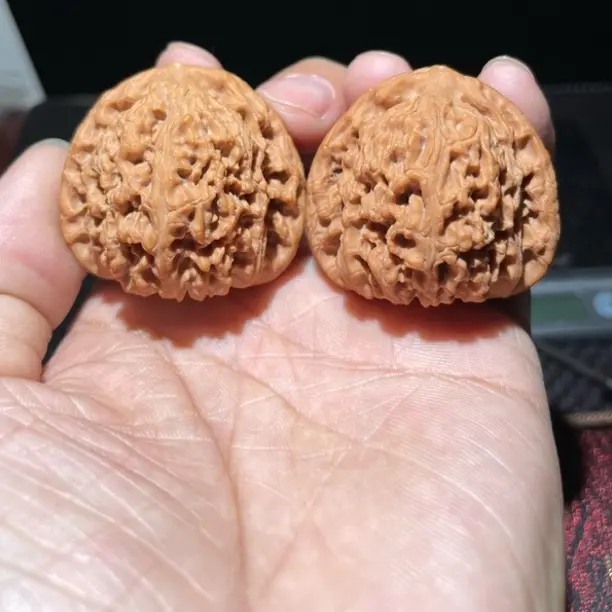 三角南疆石狮子头手把件盘玩佳品