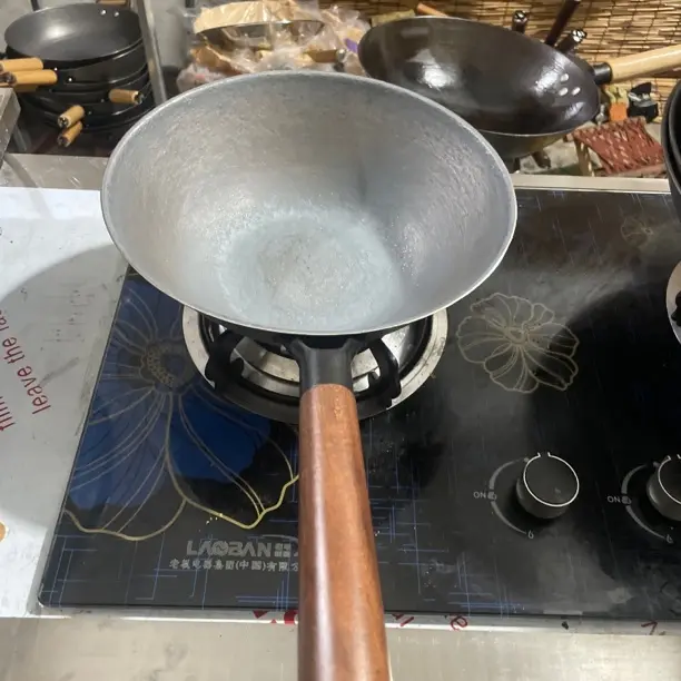 小奶锅无涂层老式生铁圆形炒锅家用不粘锅耐高温适用多炉灶