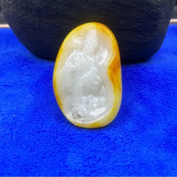 新疆和田玉白玉莲观音58克