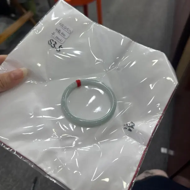 淡天蓝色53 - 54圈口天然翡翠圆条手镯