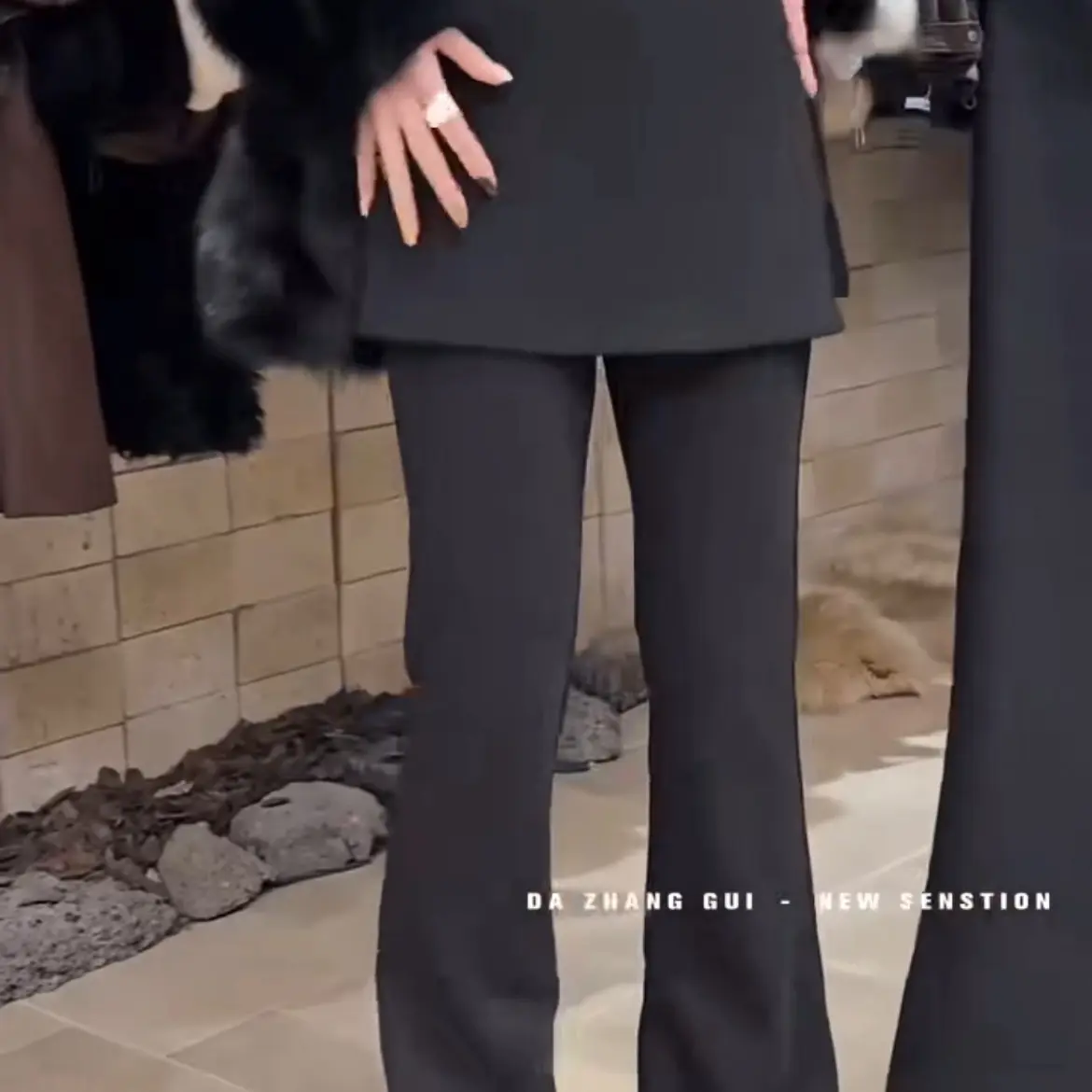 25766秋冬加绒假两件屁帘微喇裤女高腰显瘦遮胯梨形身材休闲拖地