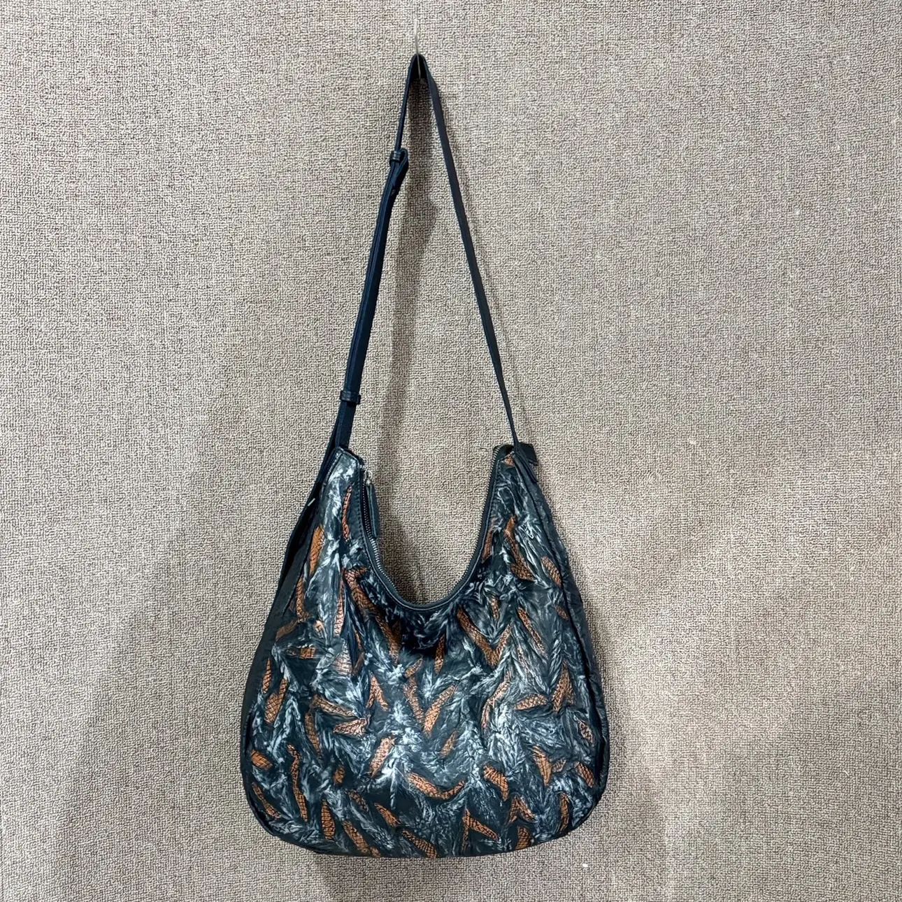 【一亩星河】原创时尚小众单肩斜挎托特包女士斜挎包超有范印花