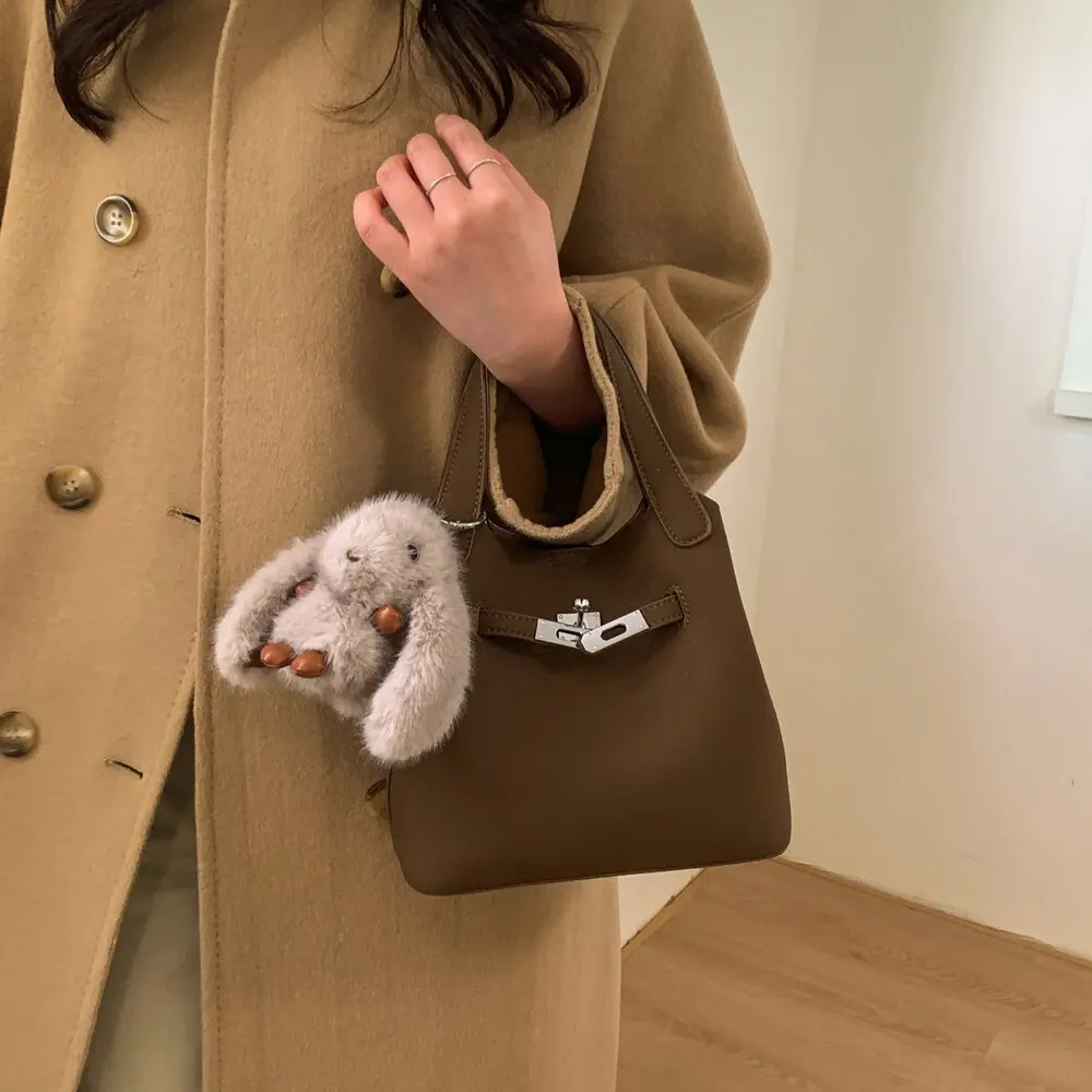 秋冬复古荔枝纹百搭斜挎包包挂件手工制品挂件