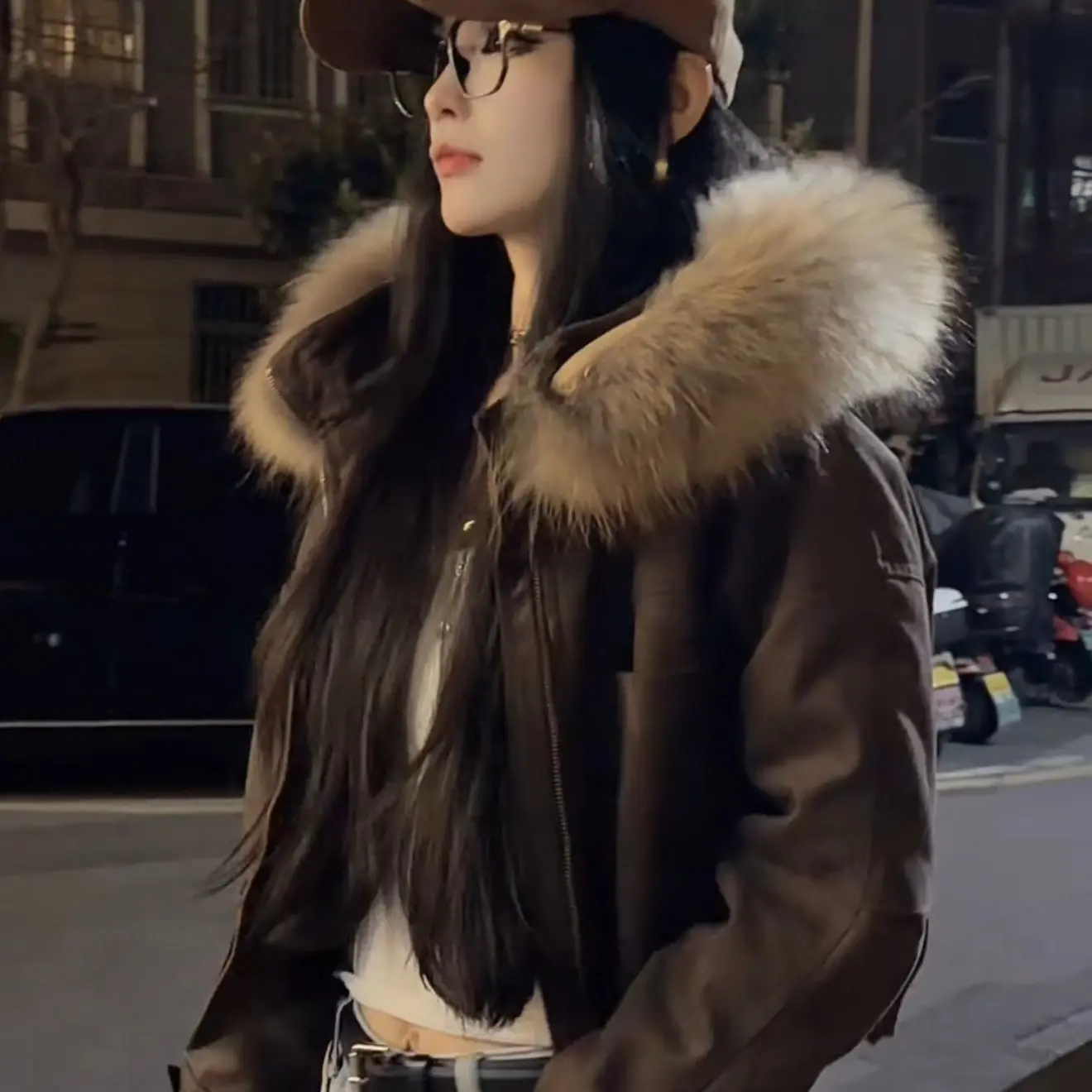 【缪大笑笑力推】8823新品时尚小众设计鸡皮绒连帽大毛领羽绒服