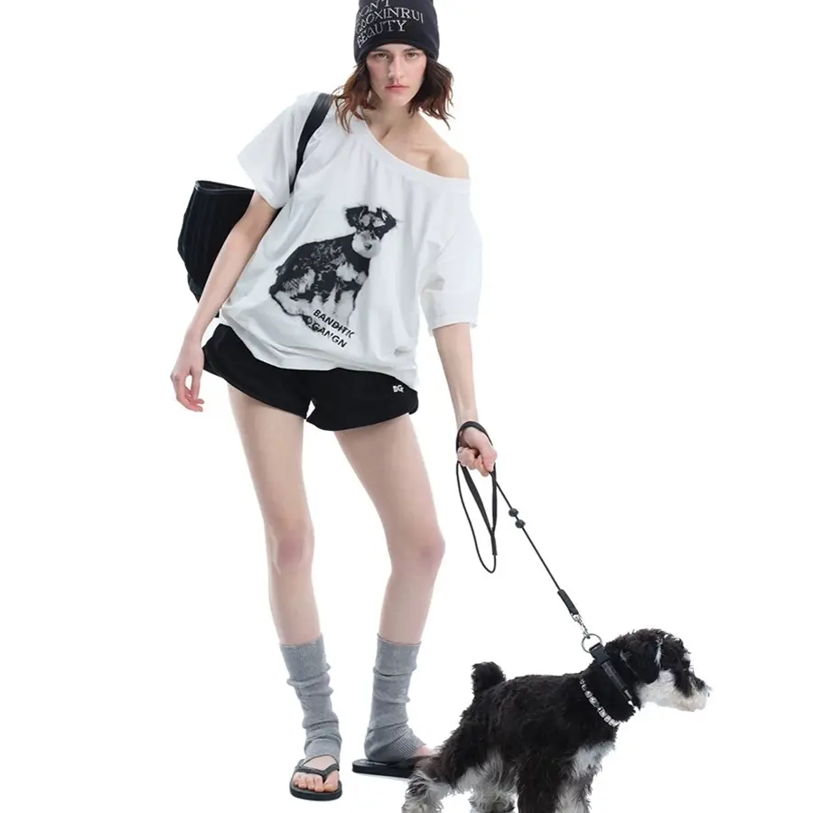 B*gt雪纳瑞小狗斜肩T恤