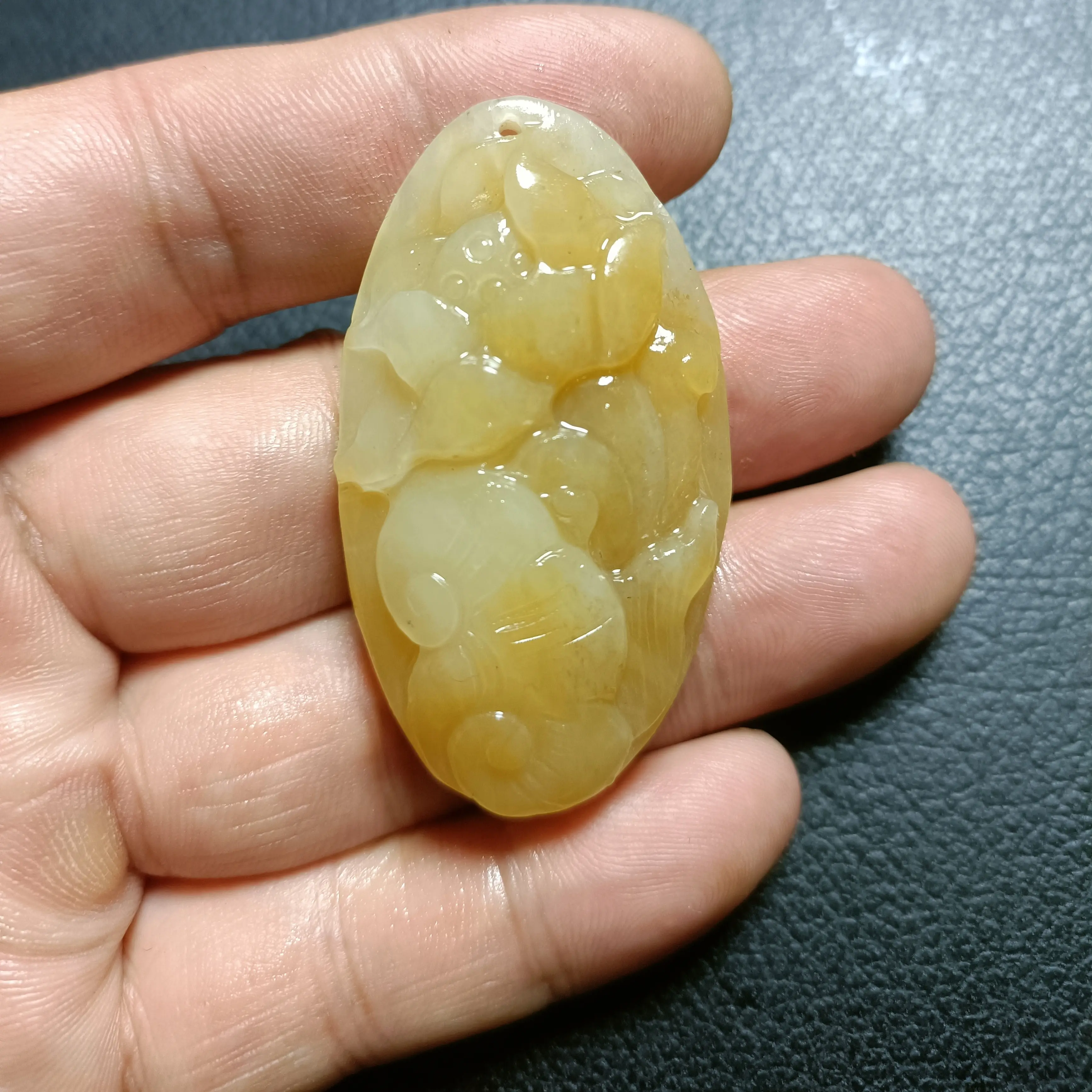 和田玉花开富贵吊坠