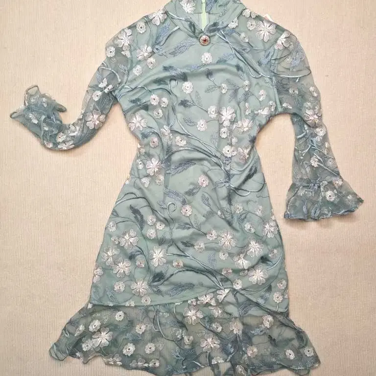 复古时尚鱼尾设计长款蕾丝连衣裙蓝色碎花夏季泡泡短袖贴花女装