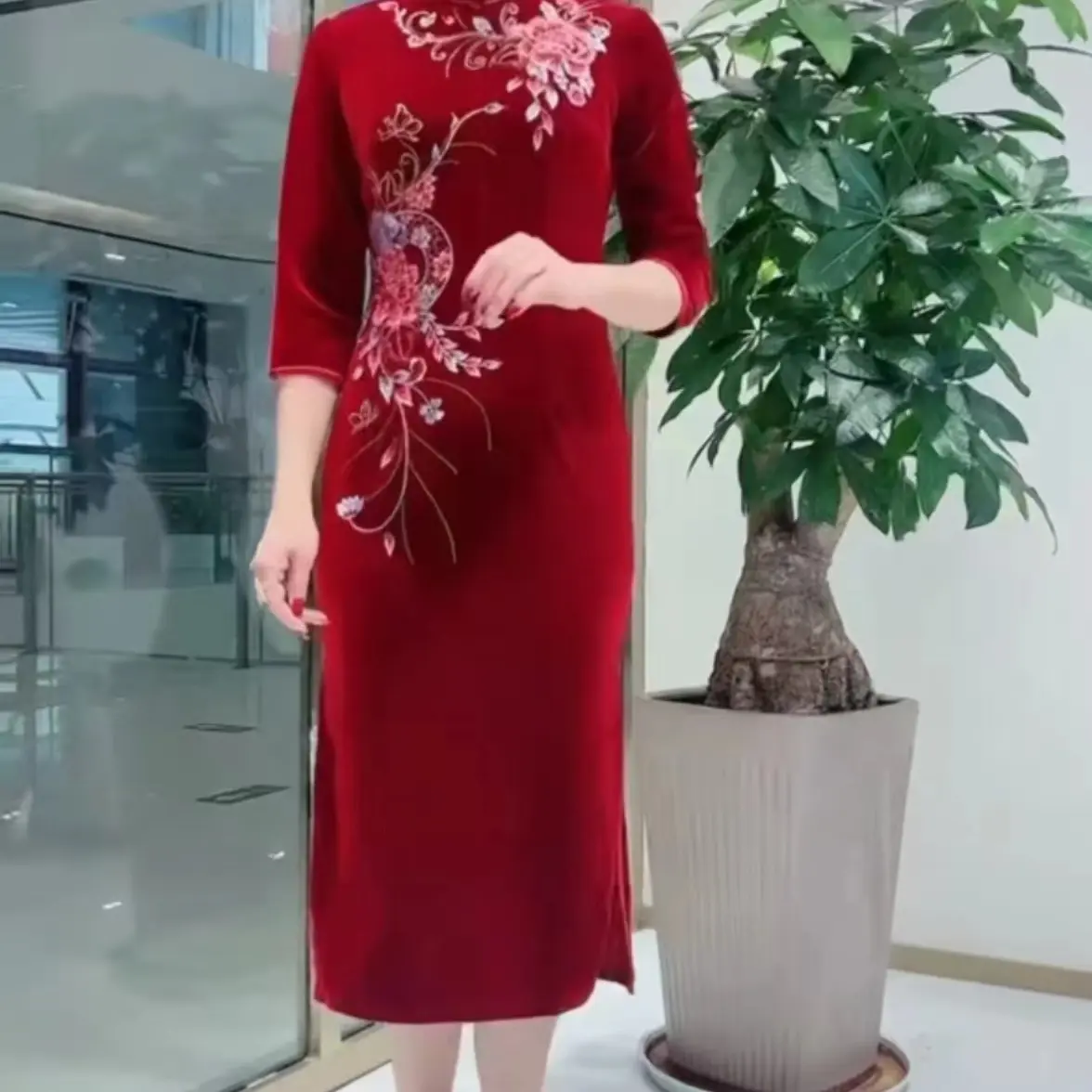 如意襟长旗袍婚礼厚款刺绣旗袍洋气气质修身