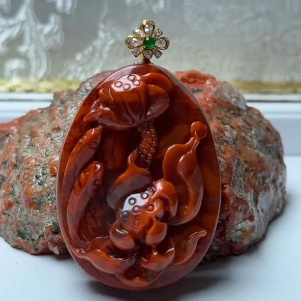 祥盈顺天然南红玛瑙川料瓦西全妖火焰纹精工荷花锦鲤18k镶嵌吊坠