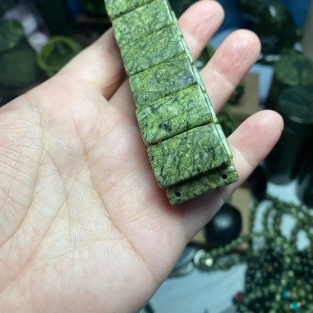  正宗藏玉药王石蛇纹石手牌摆件