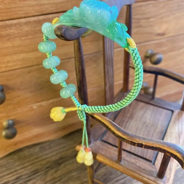 天然翡翠，荷花手牌，设计款国风