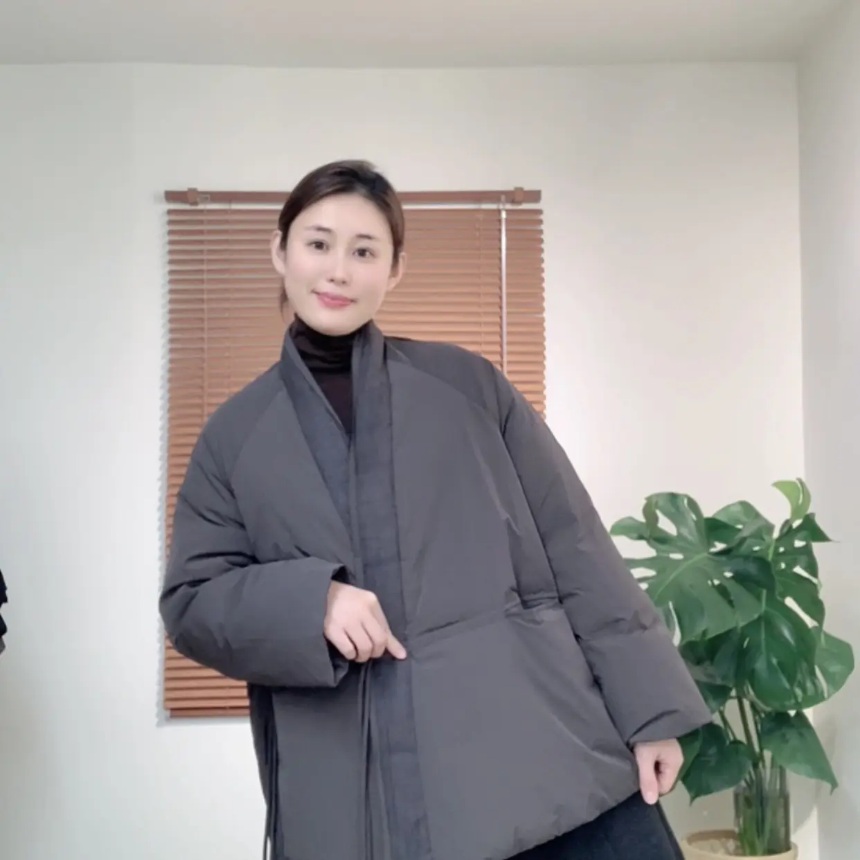 2025新款羽绒服90白鸭绒加厚保暖外套文艺风极简穿搭气质宽松短裤