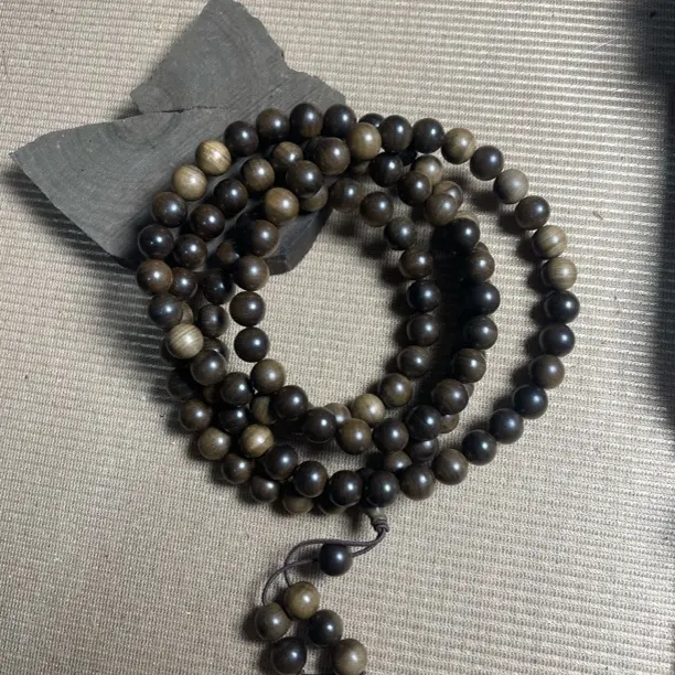 （收藏级）印度老山檀香阴沉料精品规格0.8mm×108颗手串