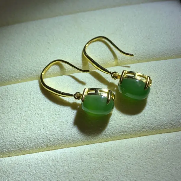 【六六和田玉】天然碧玉耳饰编号：A111